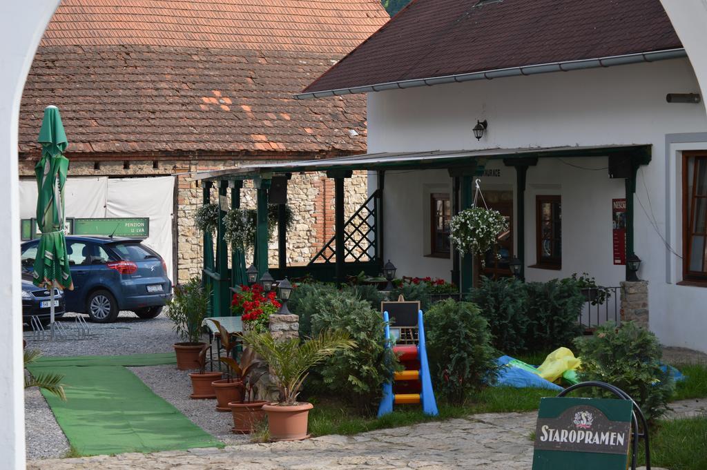 Restaurace A Penzion U Lva Karlštejn Exteriör bild