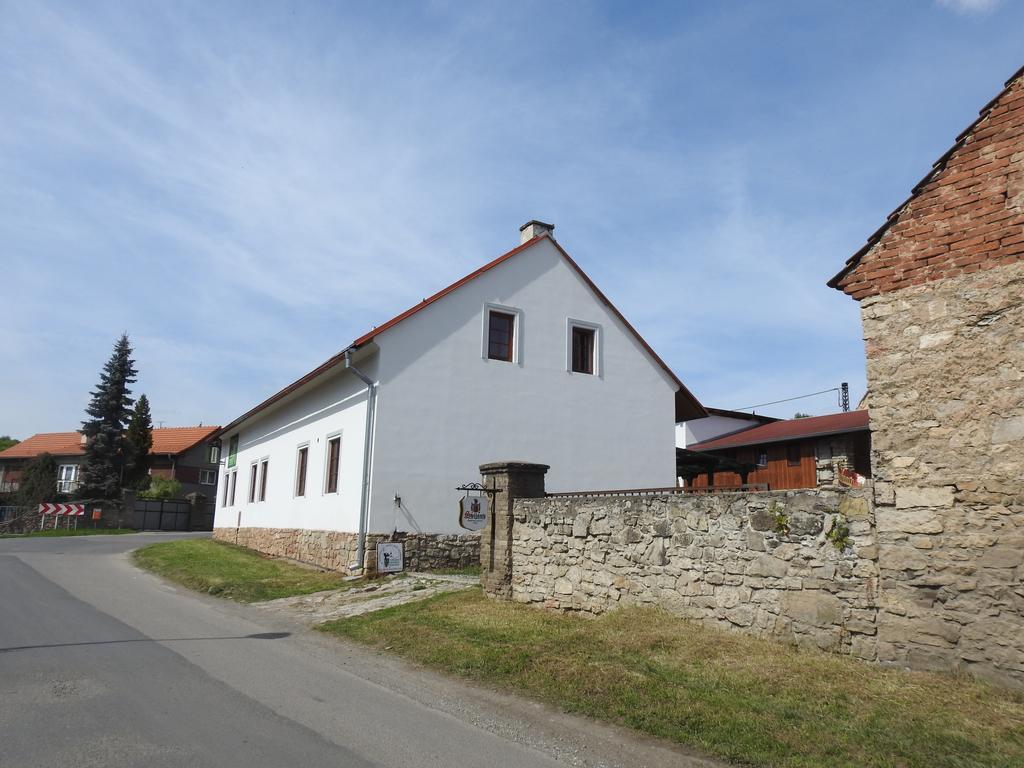 Restaurace A Penzion U Lva Karlštejn Exteriör bild