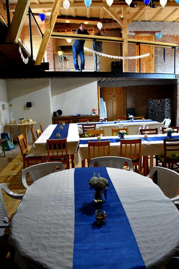 Restaurace A Penzion U Lva Karlštejn Exteriör bild